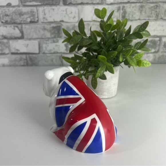 Royal Doulton "Jack the Bulldog", James Bond Skyfall, signed by Micheal Doulton. - Picture 3 of 12